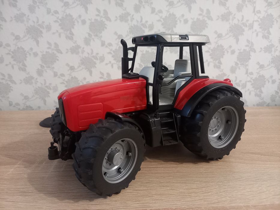 Трактор Massey Ferguson від Bruder