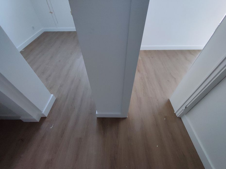 Aplicação de piso flutuante,vinílico,rodapés, ext. Anos de experiência