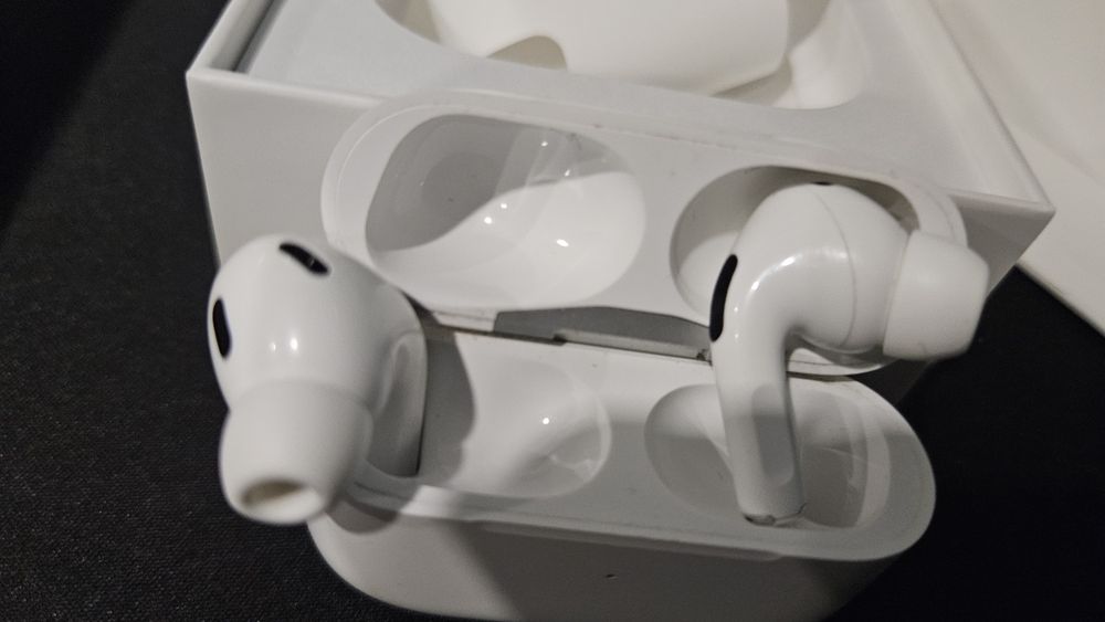 .Продам наушники  оригинал Apple Airpods  Pro 2  б/у