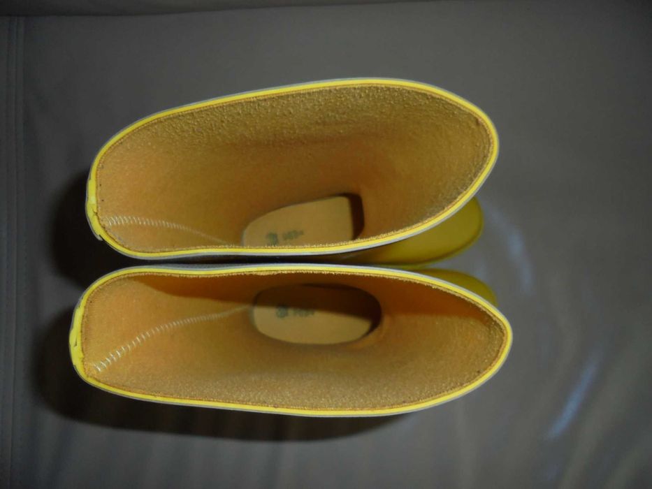 galocha de menina cor amarelo