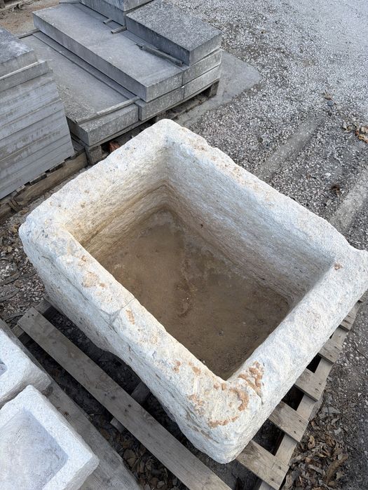 Pia antiga salgadeira tamque pedra