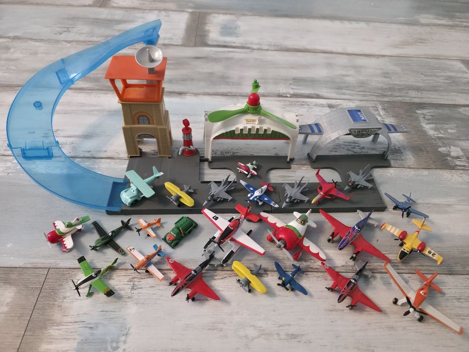 Продам колекцию летачки тачки  Planes
