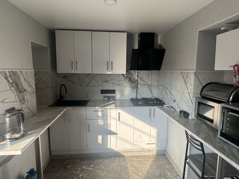 Продам будинок. Свій двір!!