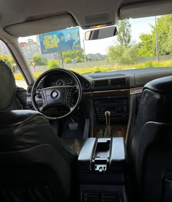 BMW E38 1999 2.8