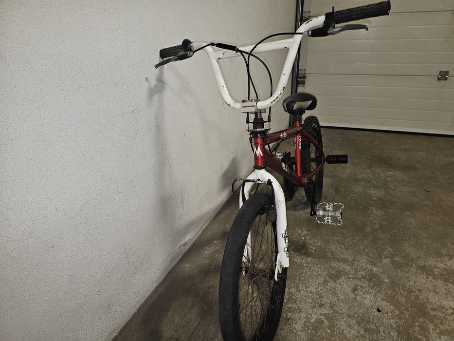 Bicicleta BMX usada - com sinais de uso