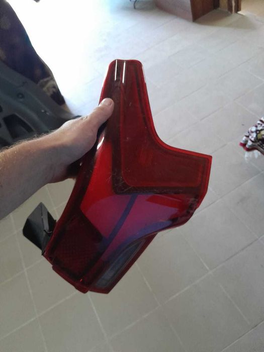 Продам задні фонарі на Santa Fe TM 4