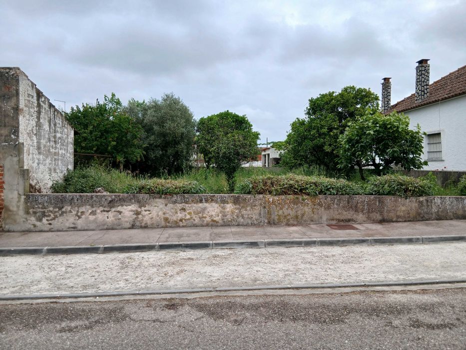 Lote de terreno urbano para construção---Alpiarça