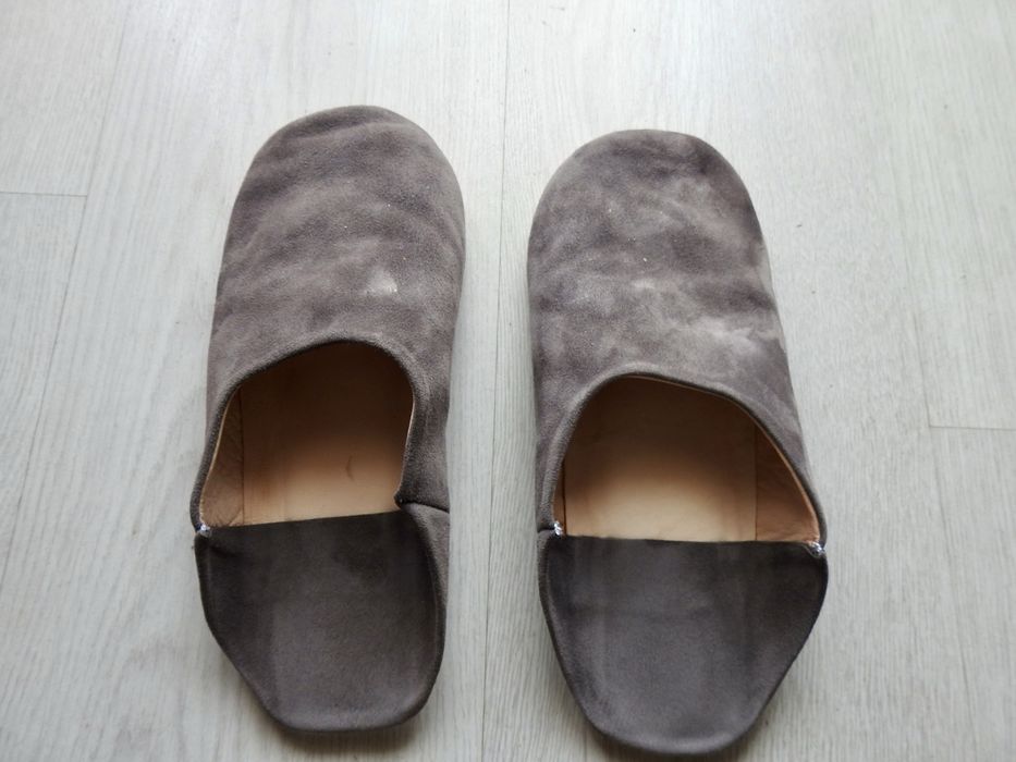 Chinelos de quarto em pele