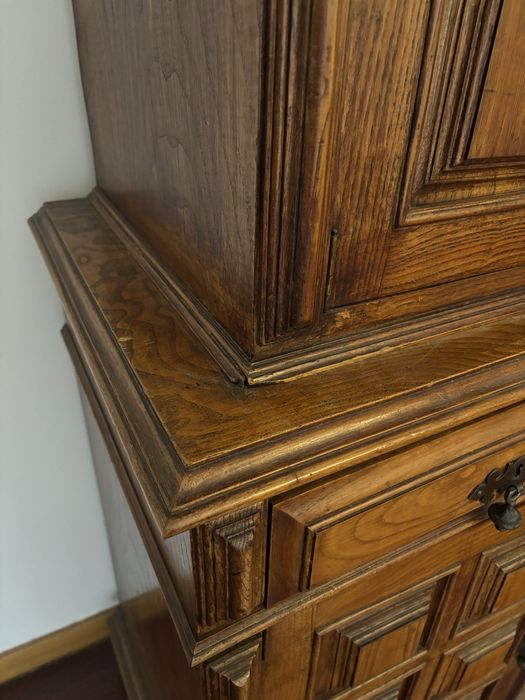 Móveis Antigos em Madeira Maciça