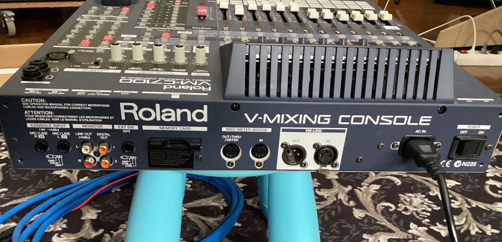 Roland VM-C7100 controlador