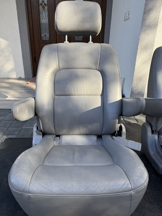 Оригінальні шкіряні сидіння сідушки Kia Carnival Кіа Карнавал Шкіра