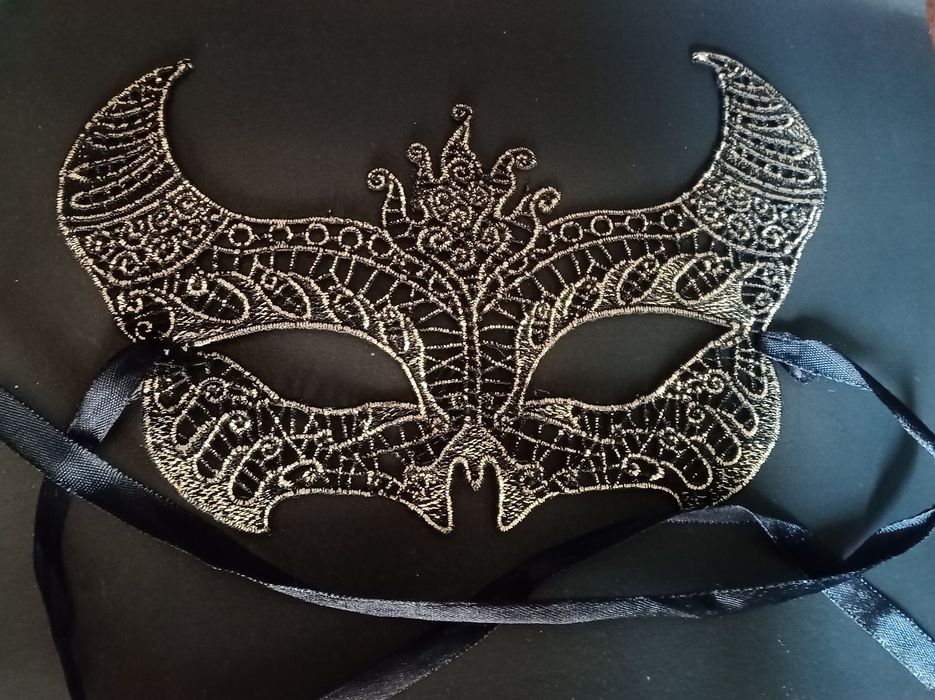 Маска карнавальна