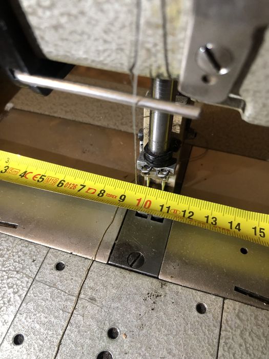 Pfaff зі столом та мотором,двоголка,швейна машина професійна