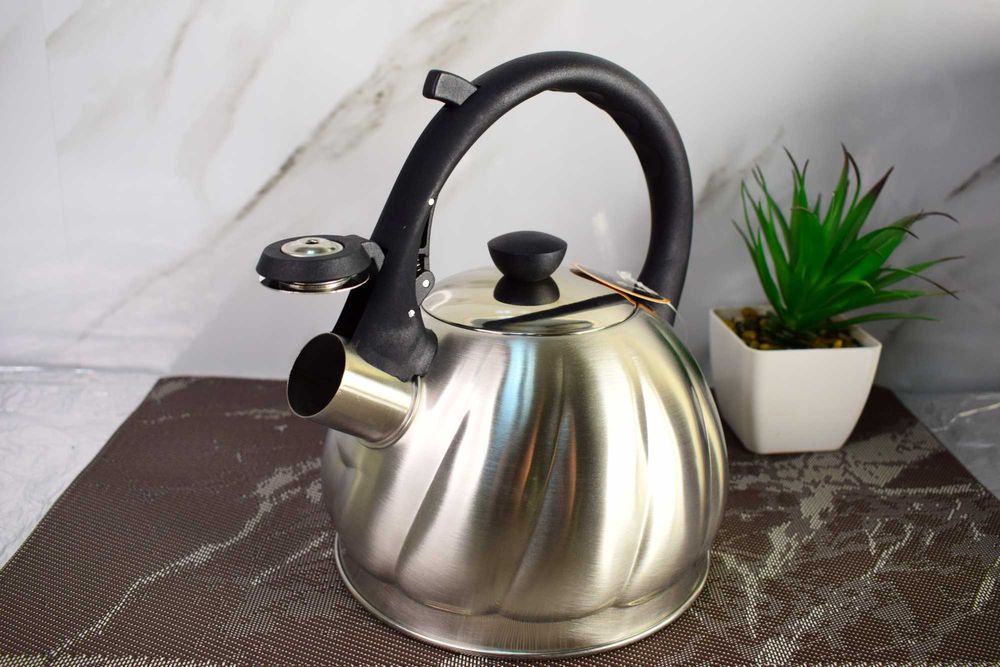 Чайник со свистком из 18/10 нержавеющей стали 2 литра Edenberg EB-8861