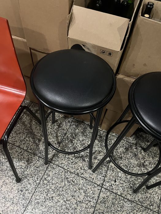 Bancos de balcao, novos sem uso praticamente