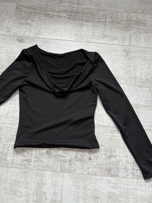 Нова чорна кофтинка з V-подібним вирізом розмір S