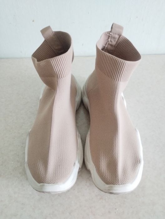 Продам ботинки женские