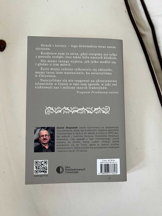 Książka ,,Dom Pozostawiony Daleko" Daniel Shayesteh