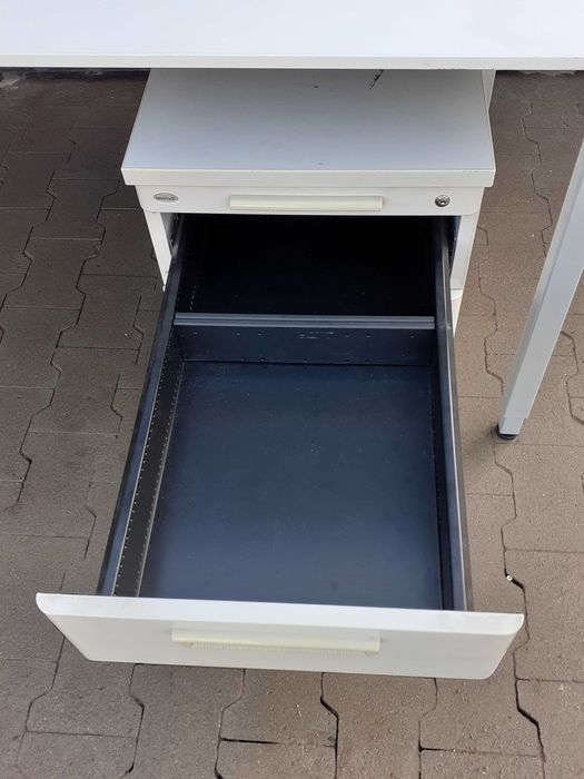 Biurka regulowane VS  biale 180x90