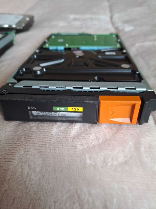 Disco sas de 2tb e 4tb64309990562946123
