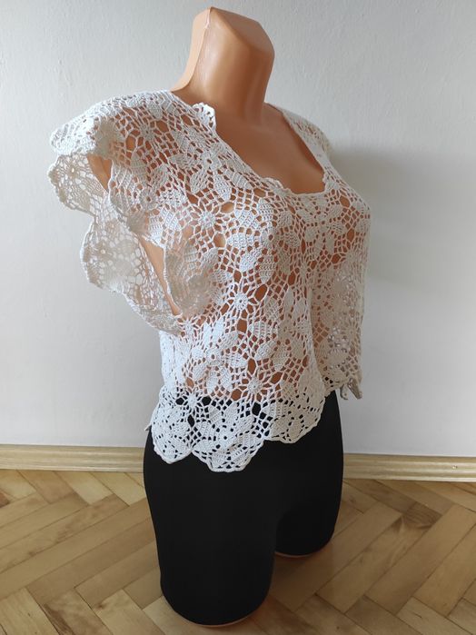 Biała ażurowa bluzka z koronki