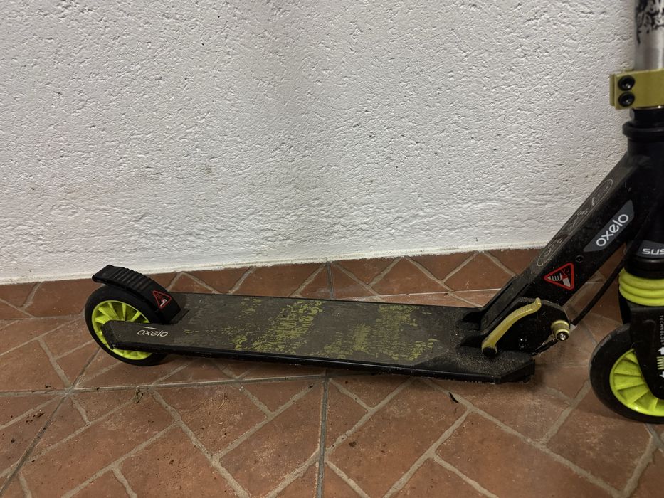 Trotinete OXELO com travão e suspensão