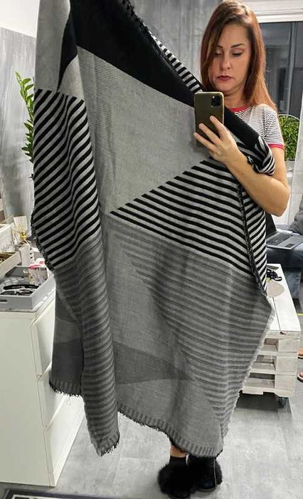 Duży szal Chusta szaro czarny