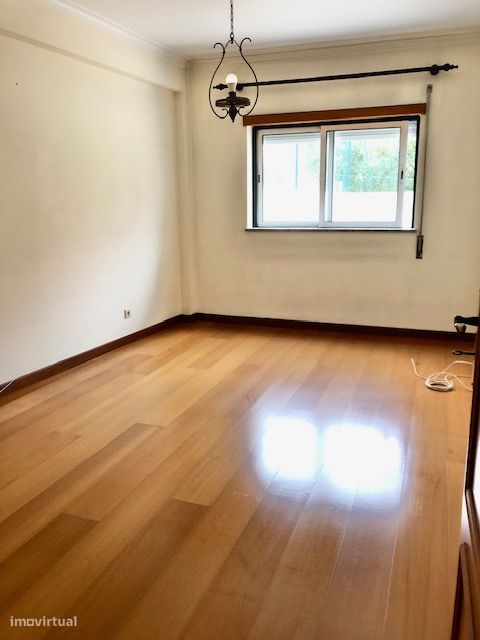 Apartamento T3 com garagem e terraço em Leiria