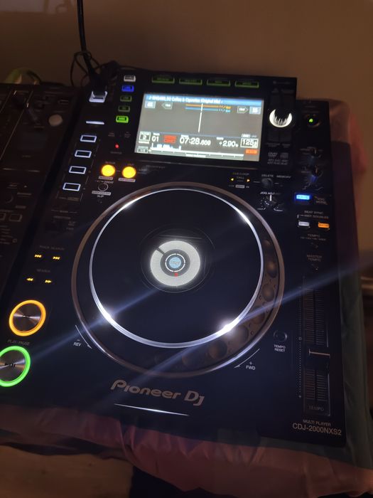 2 CDJ 2000 NEXUS 2 + mesa 900 NEXUS 2