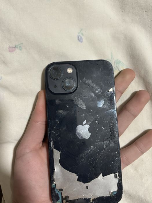 iPhone 13 danificado / Partido