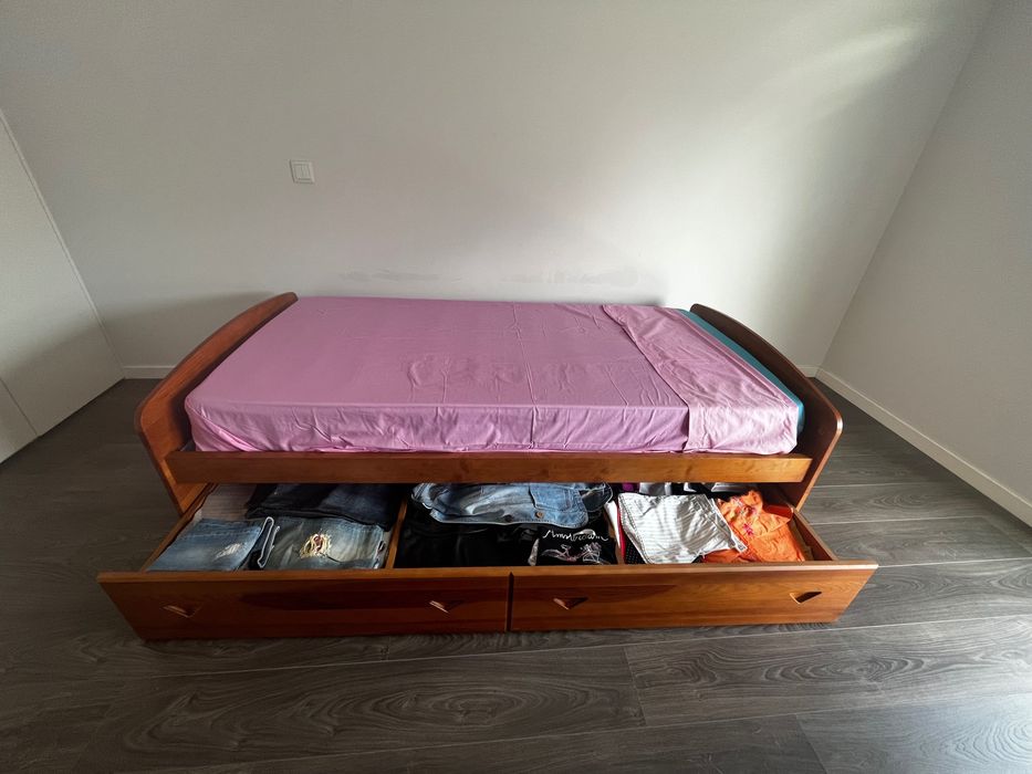 Cama individual com colchão