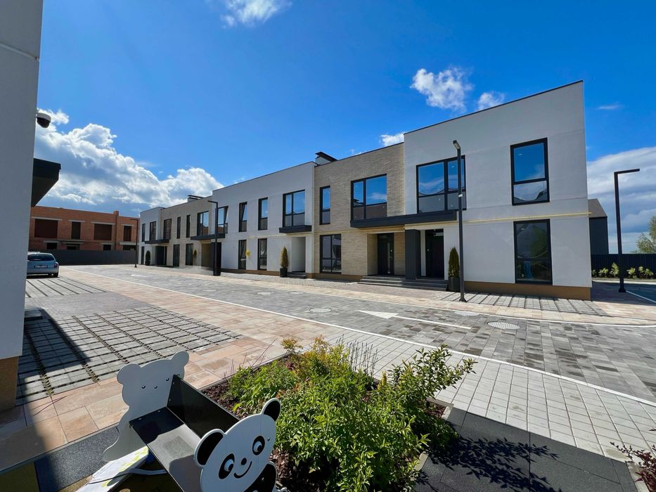 Продам з наповненням 4х к. таунхаус 104 кв.м. з власним підвалом.