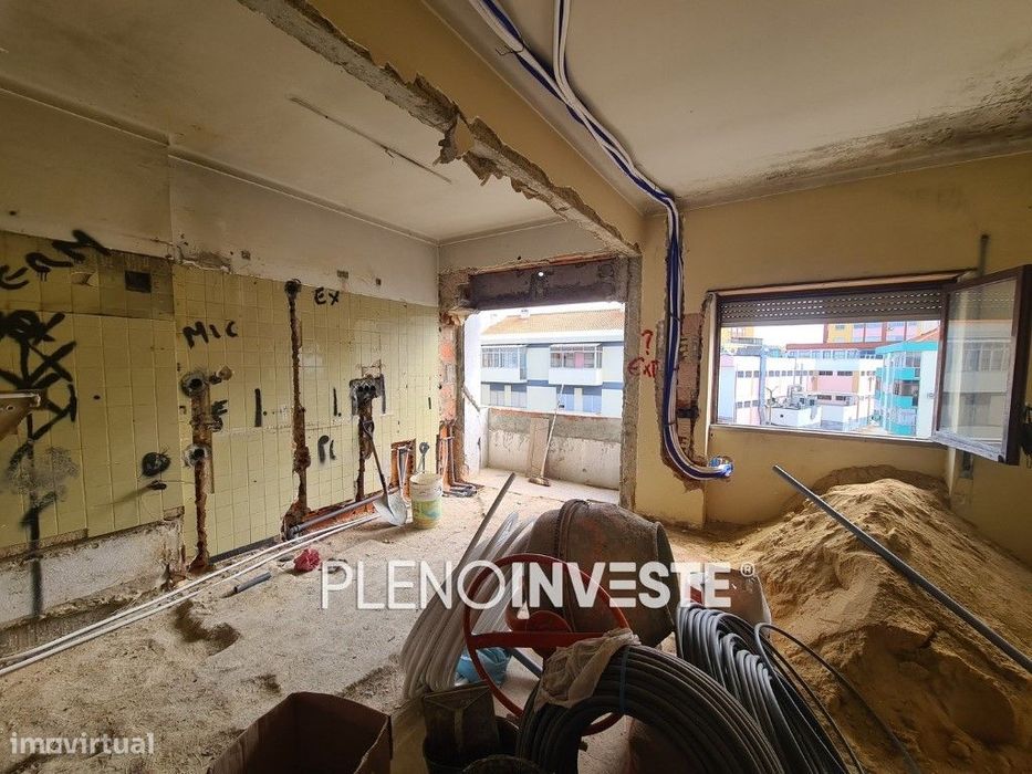 T2 Totalmente Remodelado com Varanda nas Paivas
