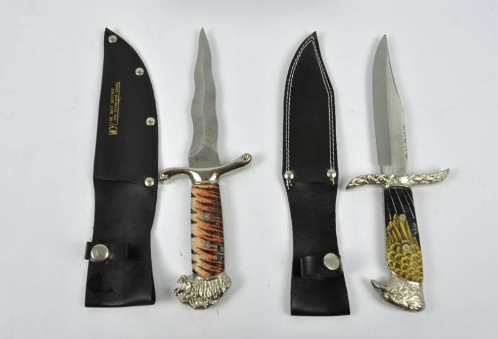 punhais com cabo ornamentado