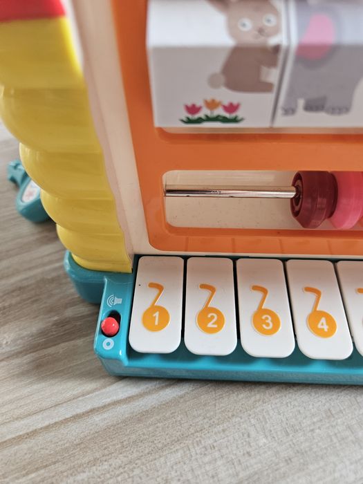 Domek interaktywny - pianinko, sorter, dzwęki