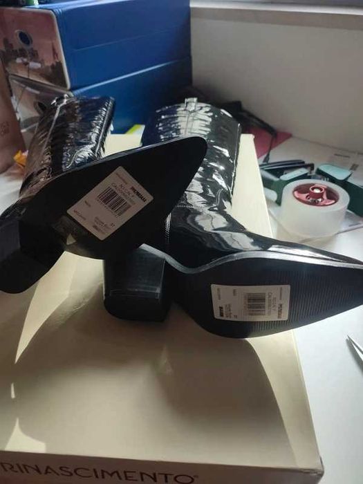 Botas nunca usadas marca Rinascimento