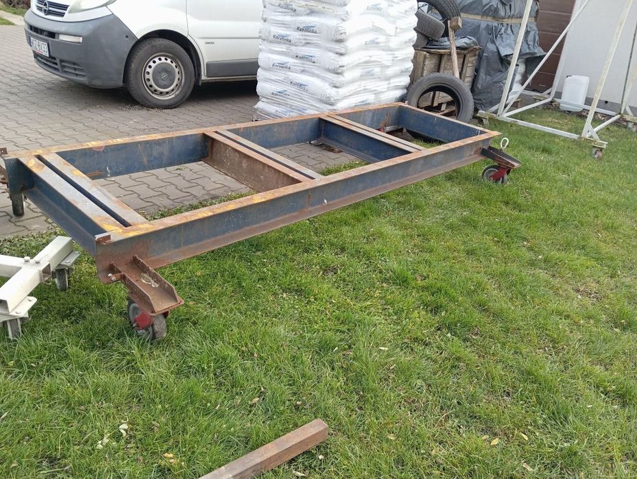 Rama do naprawy starych samochodów, może być stół warsztatowy,