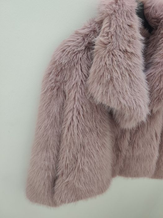 Futerko jagodowe viral Stradivarius s kożuszek