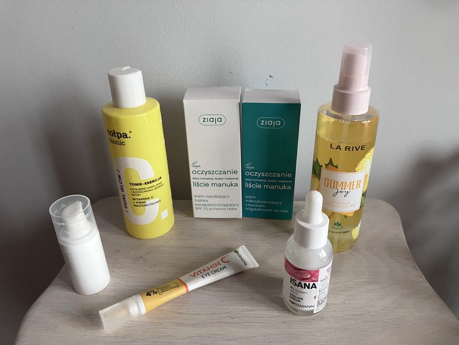 Zestaw kosmetyków do pielęgnacji twarzy i włosów