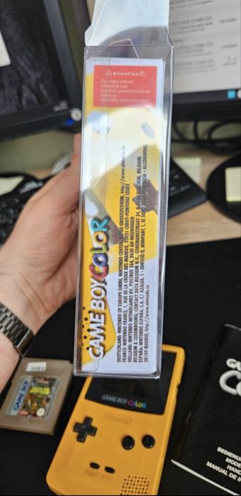 Game boy color na caixa