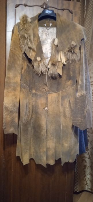 Продам б/у женскую кожаную куртку.