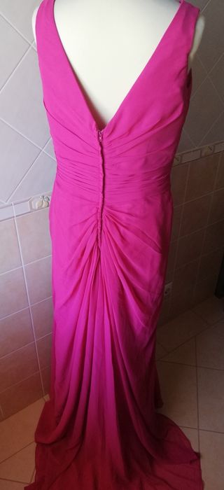 Vestido cerimónia comprido, na cor rosa fuxia