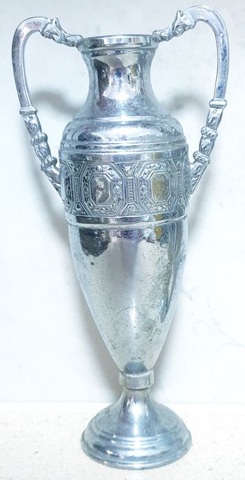 Pequenas antigas jarras Arte Deco cromadas