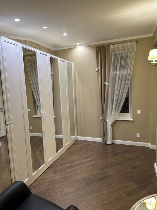 2 поверх!!!Довгострокова оренда 3- кімн квартири у центрі.