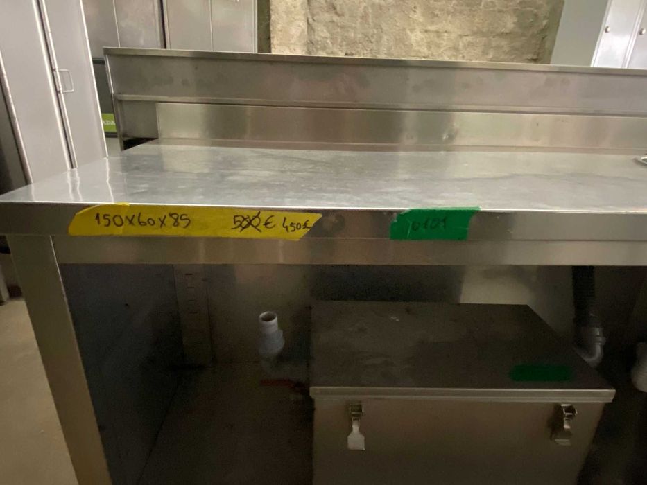 Bancada inox com cuba lava mãos direita