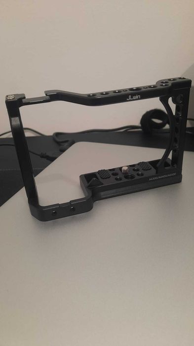Case/Cage para Sony ZVE10  ATÉ A A6600  – Nova, sem uso