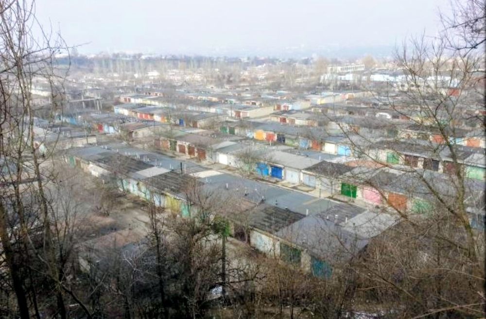 Сдам в аренду кап. гараж, Коммун. р-н, КОСМОС,пос. Мирный, г/к "ЮНОСТЬ", на длит.  срок, не под ремонт авто.