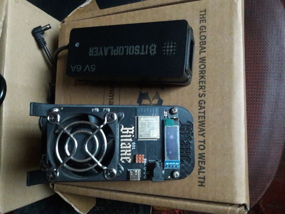 Bitaxe gamma 601 solo майнер BTC.