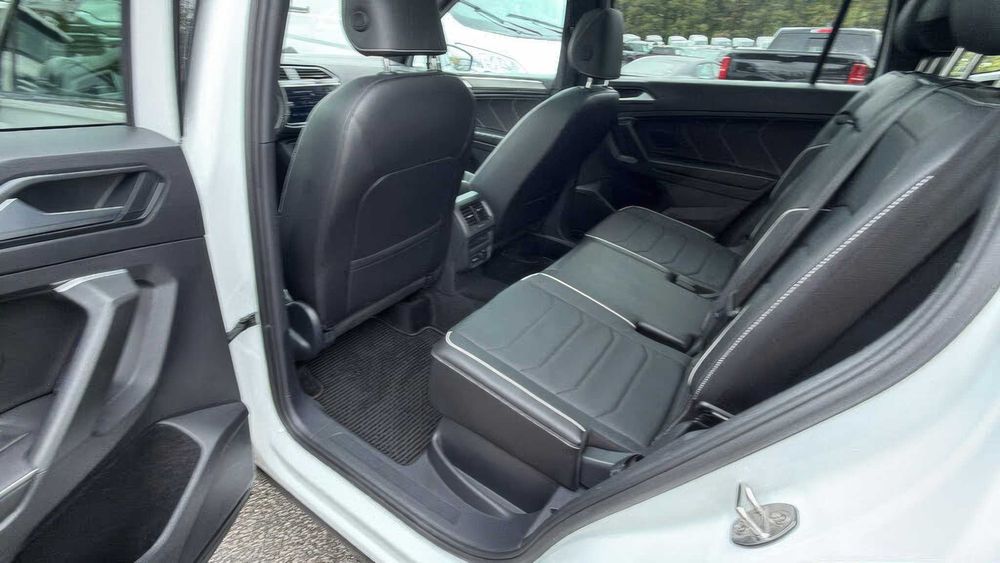 Volkswagen Tiguan SEL R-Line 4Motion      2024
