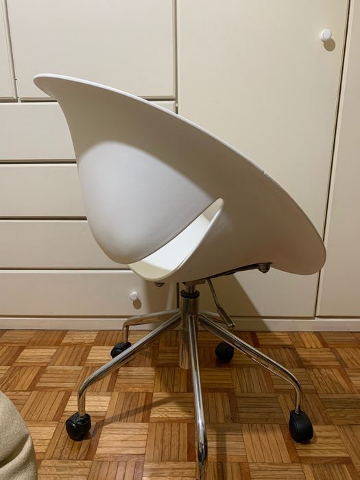 Cadeira escritório branca rodas